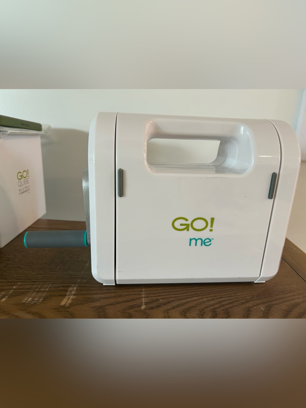 Me White and Green Portable Die-Cutting Machine